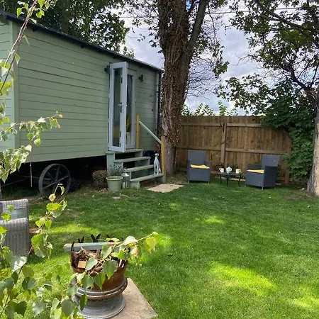 Beautiful Shepherd'S Hut Newmarket  Exterior photo
